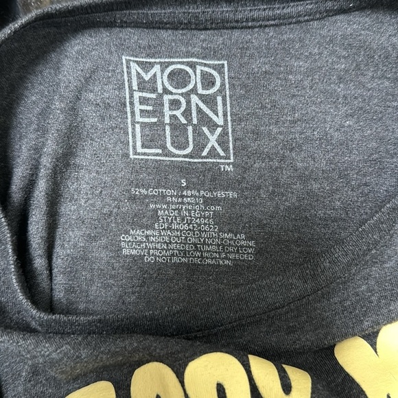 Modern Lux flower print tshirt size small - Picture 2 of 2